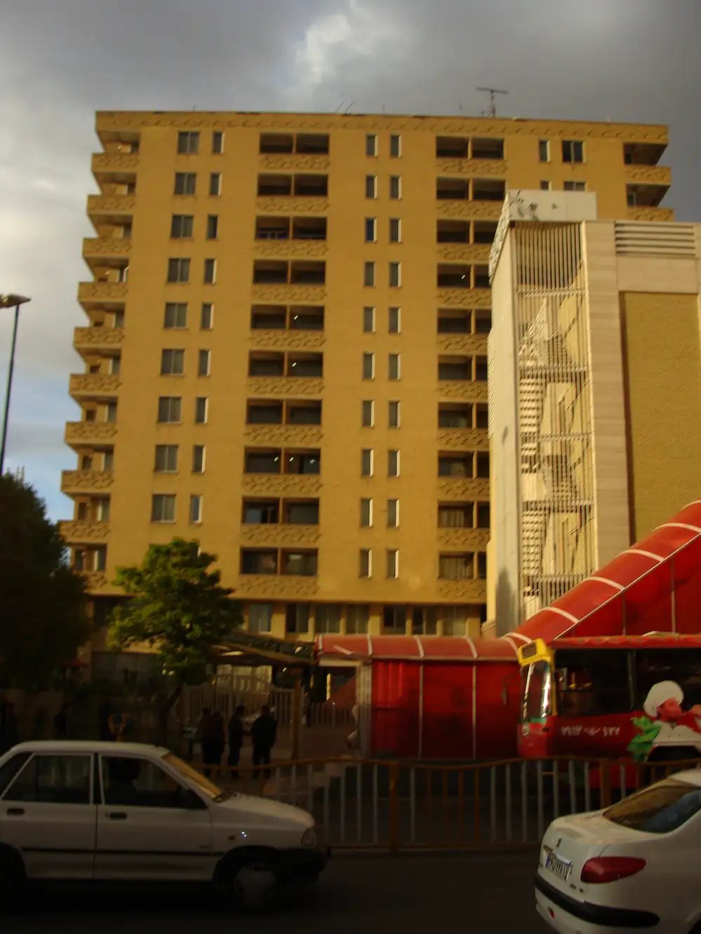 HOTEL GOSTARESH 03